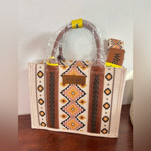 WRANGLER BRAND NEW IN PACKAGE TRIBAL PRINT BOXY PURSE - Picture 1 of 10